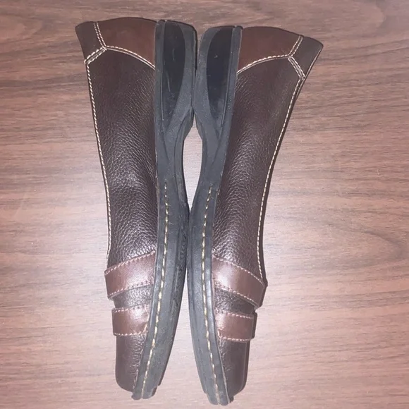 2 for $40 Clarks Collection Women’s Size 7 Shoes Brown Leather Slip On Loafer - Picture 3 of 13